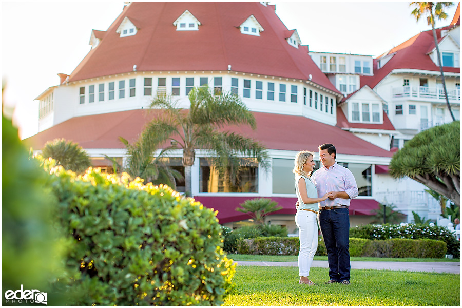 Engagement Session in front of the Hotel Del Coronado